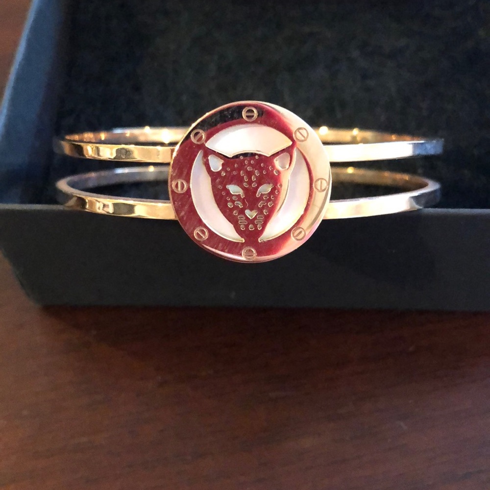 Women rose gold bangle